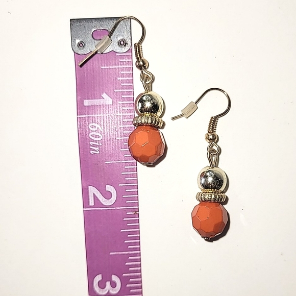 BURNT ORANGE LUCITE STATEMENT NECKLACE with EARRINGS - Picture 7 of 8